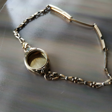 שעון עתיק שהפך לצמיד