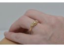 טבעת אירוסין פרחונית משובצת יהלומים 