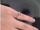 טבעת אירוסין משובצת טופז ויהלומים