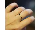 טבעת יהלומים עם טוויסט