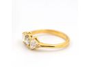 טבעת אירוסין משובצת יהלומים משולשים זהב צהוב 18 קראט