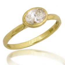 טבעת זהב משובצת יהלום אובלי