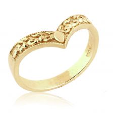טבעת נישואין רחבה בצורת וי 