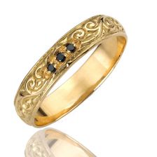 טבעת עם גילופים בסגנון אר-נובו משובצת יהלומים שחורים