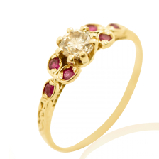 טבעת ויקטוריאנית משובצת יהלום ואבני רובי 