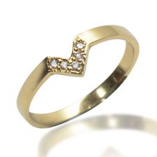 טבעת V משובצת יהלומים