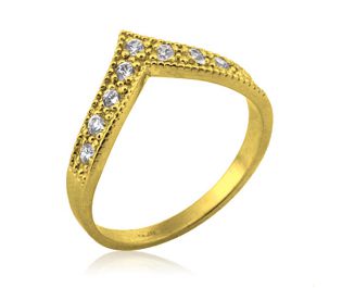 טבעת וי ייחודית משובצת יהלומים