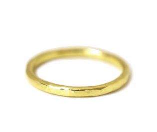 טבעת נישואין קלאסית מרוקעת