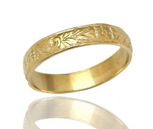 טבעת נישואין מעוטרת בחריטה פרחונית