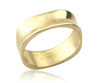 טבעת נישואין מרובעת רחבה 