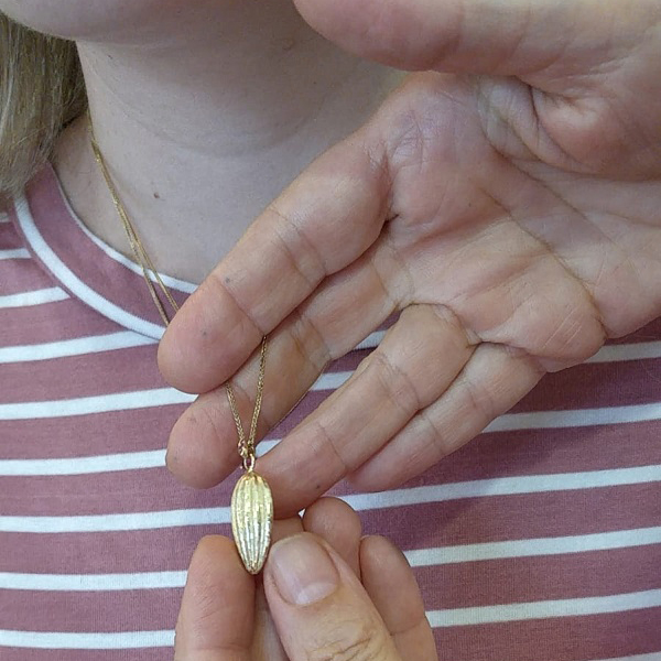 תליון שקד לשקד