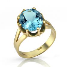 טבעת מזהב משובצת בלו טופז